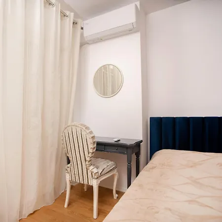 Apartment Suprem Modern Near Center, Self Check-in & Fast Wi-fi Tirana
