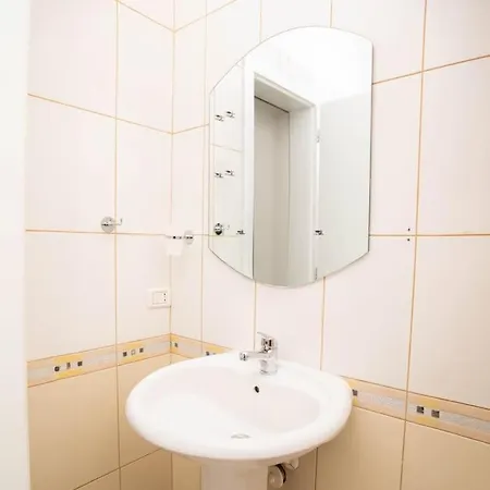 Suprem Modern Near Center, Self Check-in & Fast Wi-fi Apartman Tirana