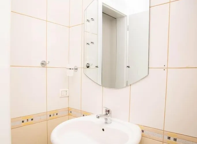 Suprem Modern Near Center, Self Check-in & Fast Wi-fi Appartement Tirana